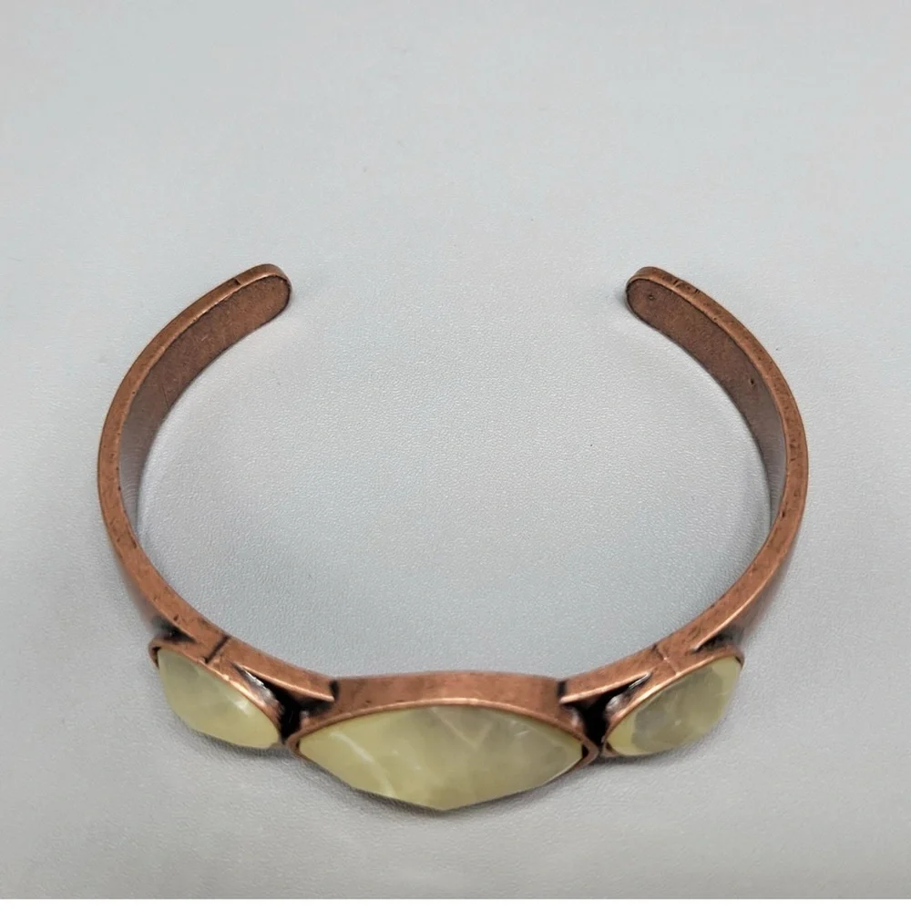 ❤️SOLD❤️ Copper Bracelet Cuff White Acrylic Cabochon Signed - Picture 2 of 8